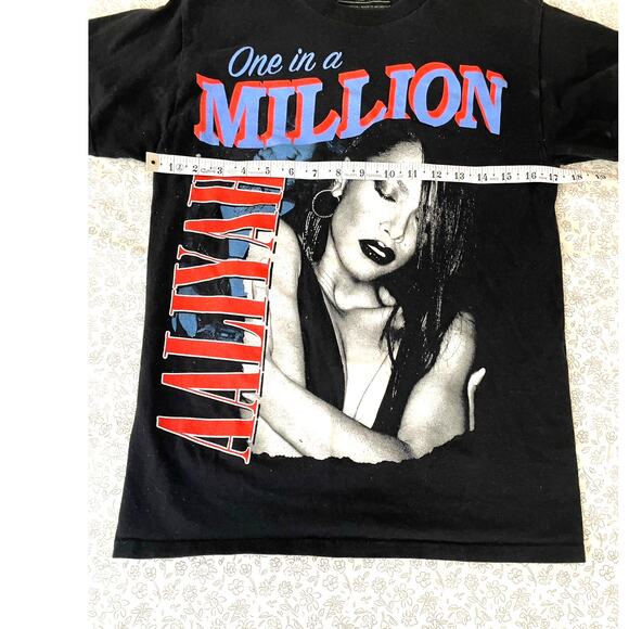 Aaliyah One in a Million Graphic T-Shirt Size Small - Picture 3 of 7